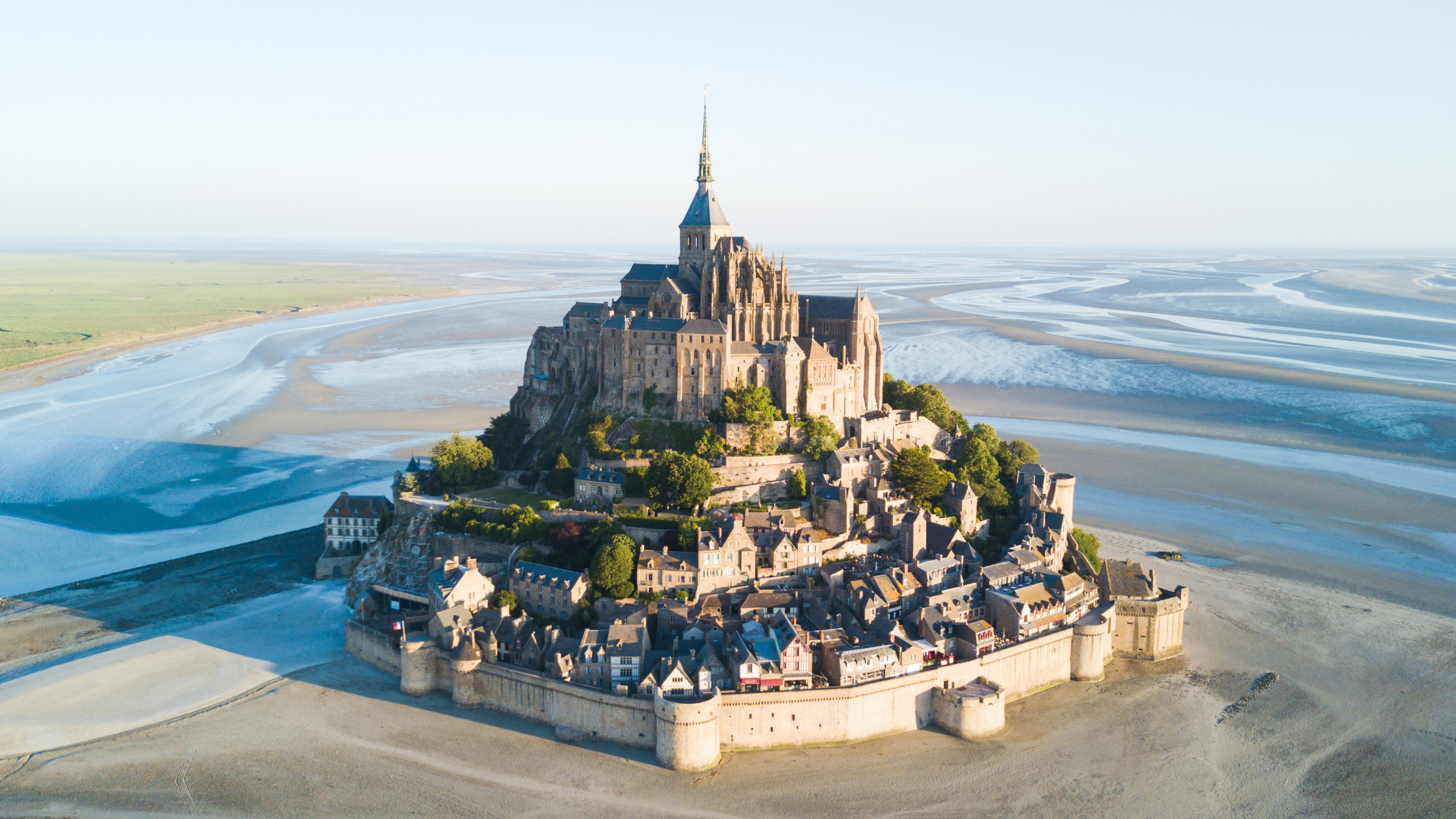 Мон-Сен-Мишель (Mont Saint-Michel): как добраться, что посмотреть и почему это самое необычное место Нормандии Мон-Сен-Мишель (Mont Saint-Michel): как добраться, что посмотреть и почему это самое необычное место Нормандии