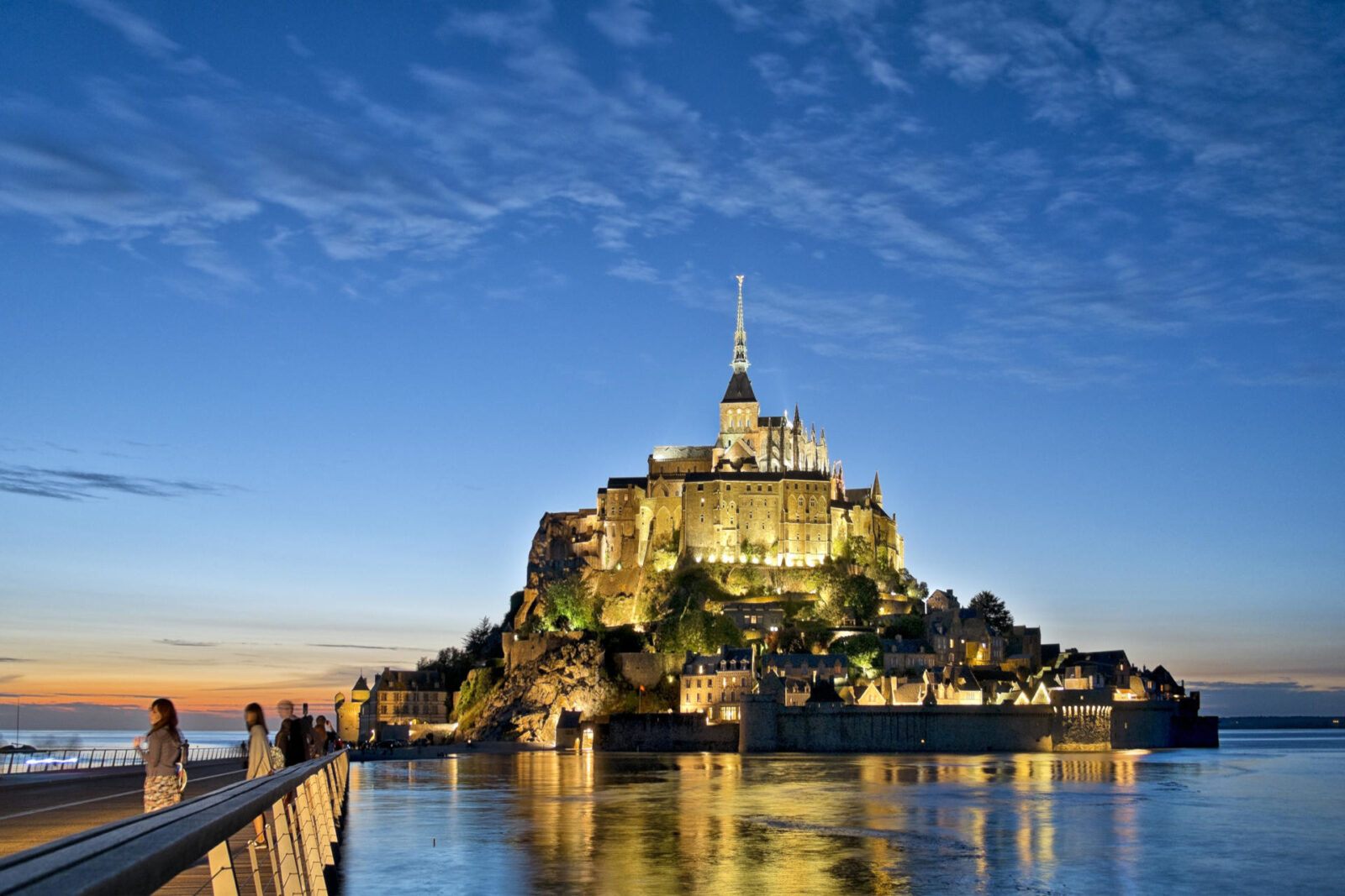 Мон-Сен-Мишель (Mont Saint-Michel): как добраться, что посмотреть и почему это самое необычное место Нормандии Мон-Сен-Мишель (Mont Saint-Michel): как добраться, что посмотреть и почему это самое необычное место Нормандии