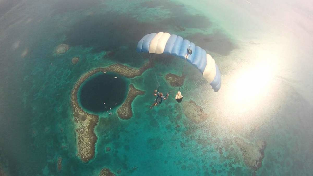 Большая голубая дыра (Great Blue Hole) &mdash; где находится, история, глубина, дайвинг, как добраться и интересные факты