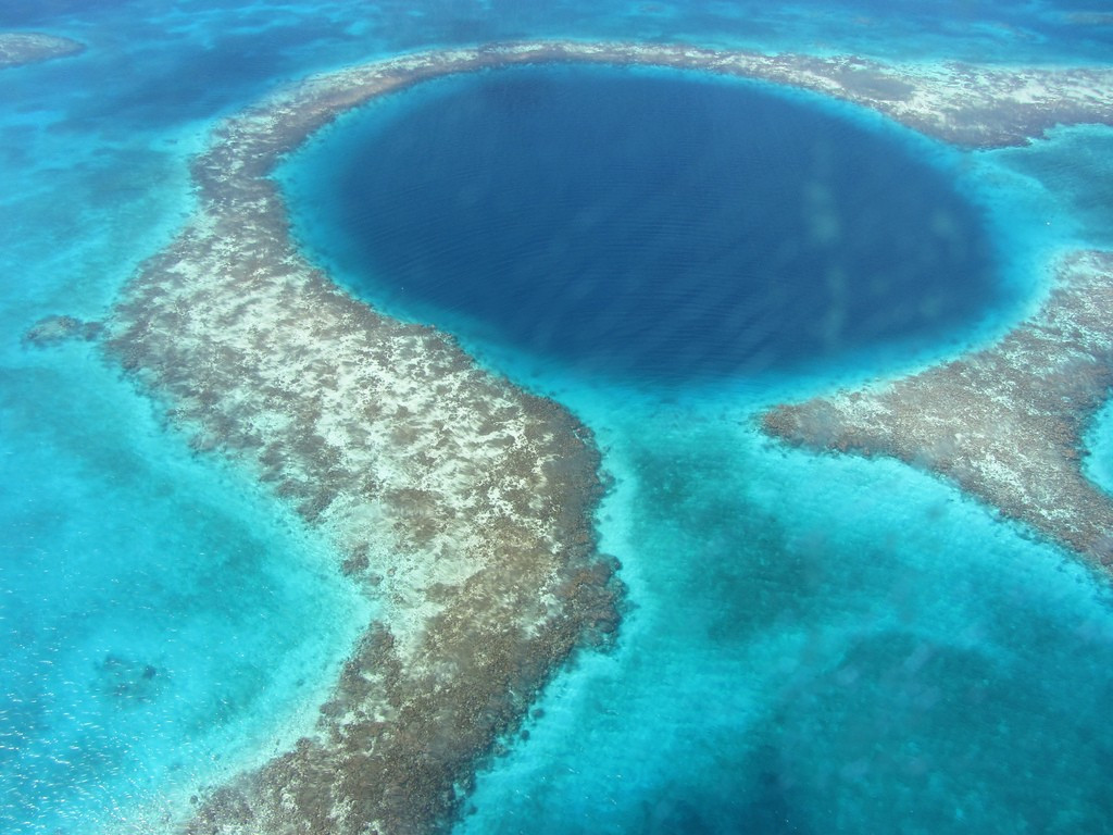 Большая голубая дыра (Great Blue Hole) &mdash; где находится, история, глубина, дайвинг, как добраться и интересные факты
