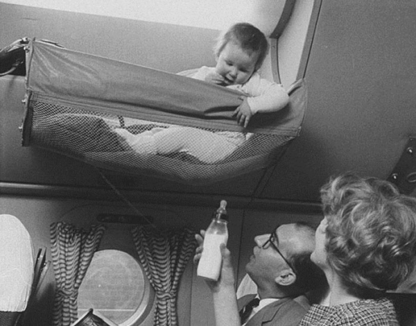 Как дети путешествовали на борту самолета в 1950-х