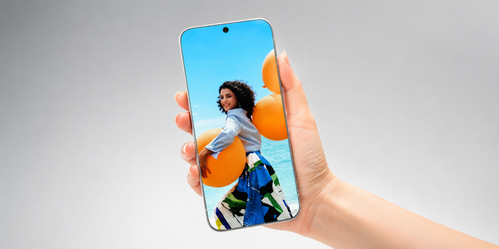 Tecno показала концепт смартфона с &laquo;нулевыми рамками&raquo; и&nbsp;сравнила его с&nbsp;iPhone 17&nbsp;Pro