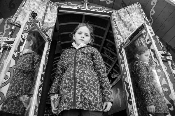 Детство на колесах: юные ирландские цыгане на потрясающих фотографиях Джейми Джонсона Детство на колесах: юные ирландские цыгане на потрясающих фотографиях Джейми Джонсона